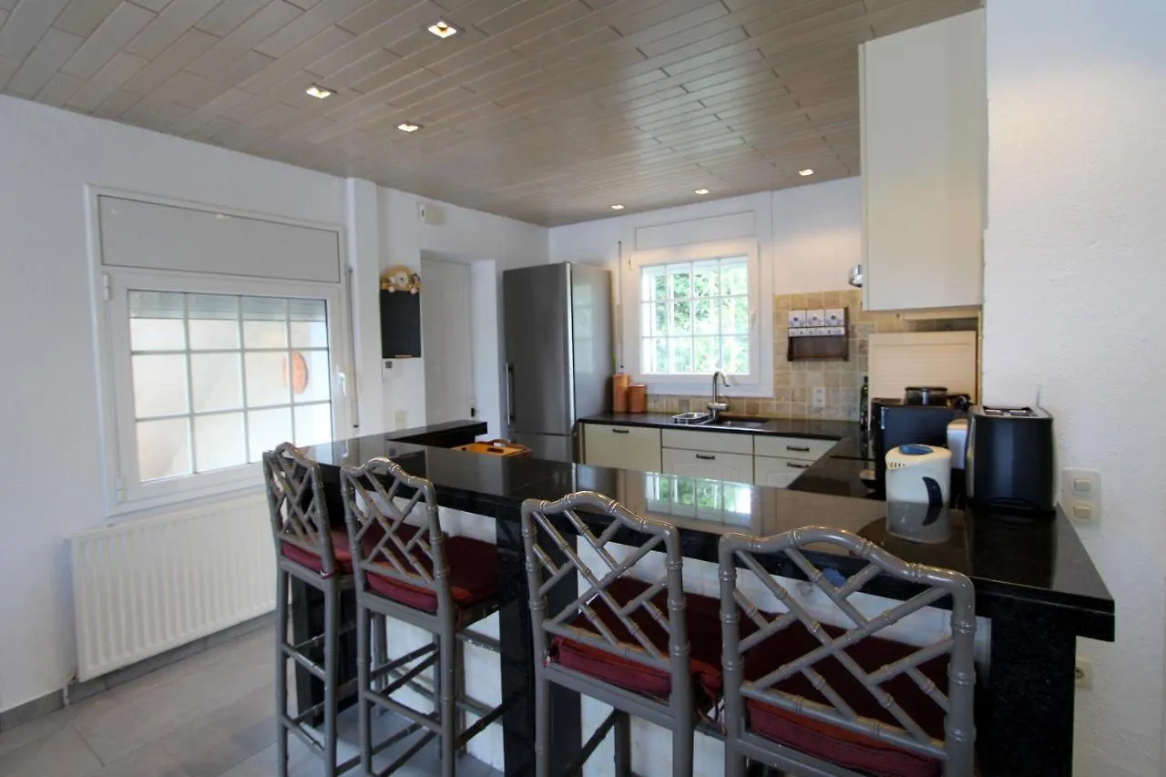 Leon Inmo Villa Frida - 11790 Empuriabrava Spain