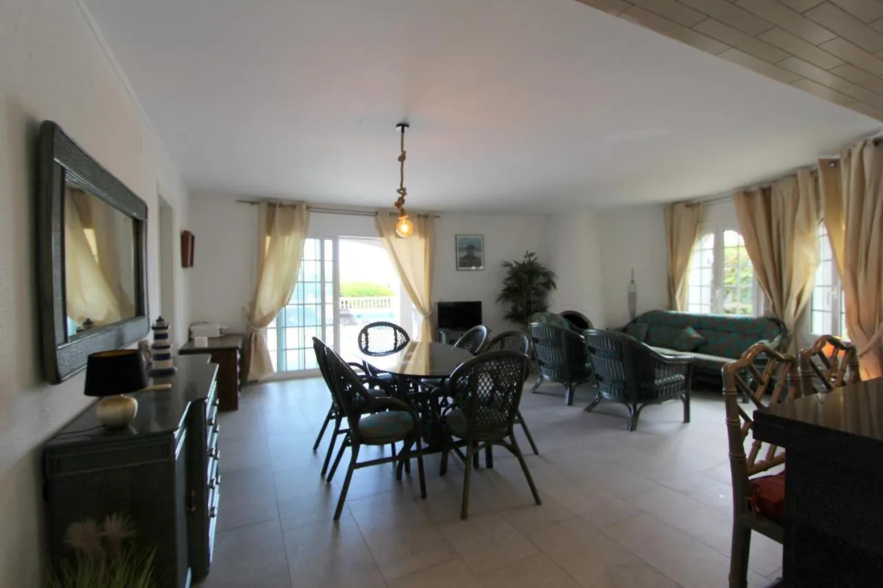 Leon Inmo Villa Frida - 11790 Empuriabrava 0*,  Spain